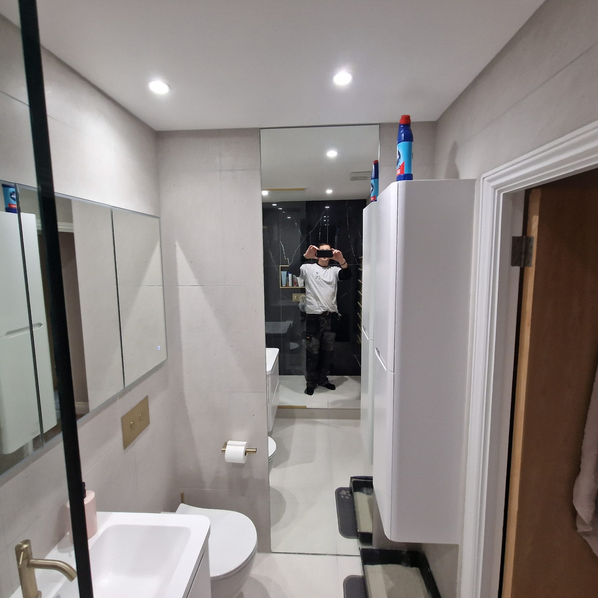 Modern bathroom with under-vanity, large format wall tiles and recessed lighting